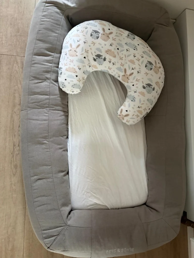 Ein Schlafnest mit Stillkissen